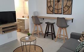 Appartement Cosy, T2 Situe En Centre Ville De Saint-Pierre
